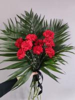 Букет на похороны из гвоздик с зеленью